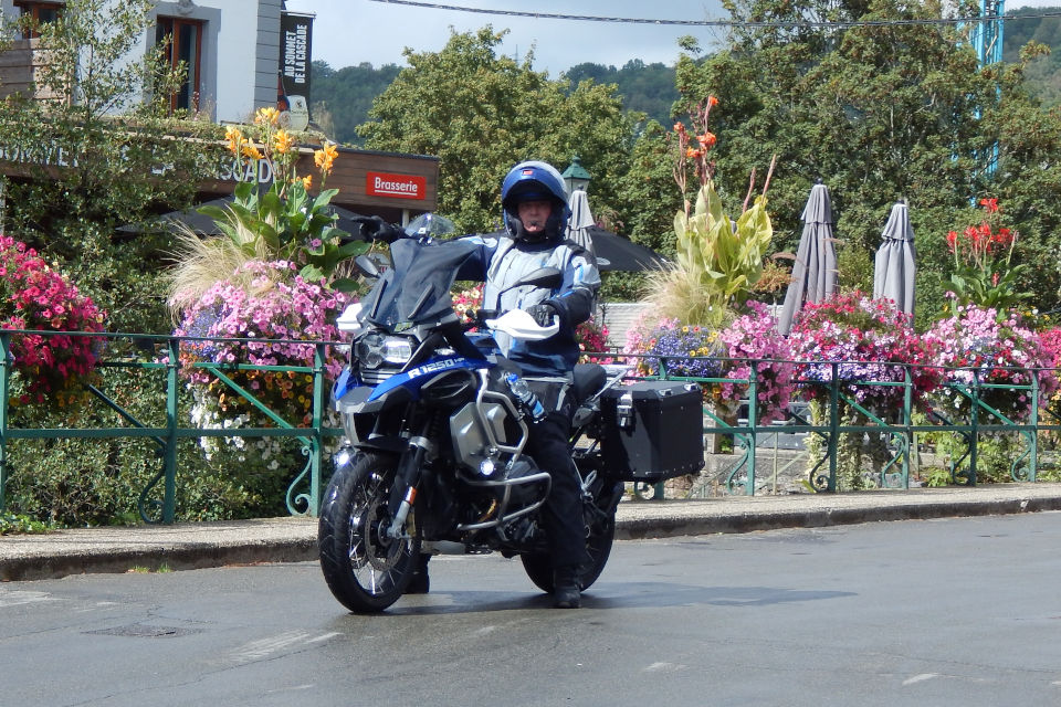 Motorrijbewijspoint Naarden examengarantie AVB en AVD